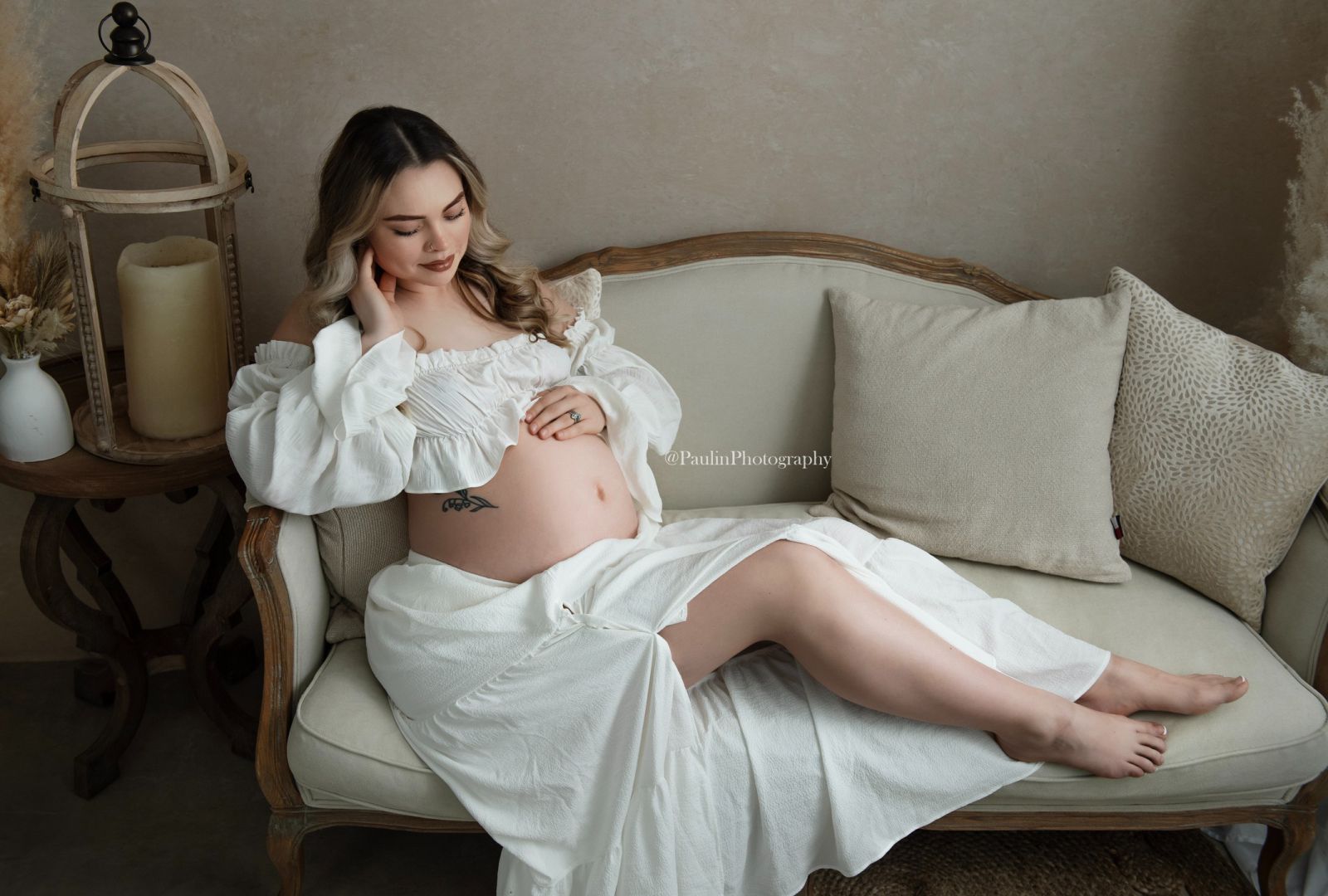 Elegant maternity portraits in Memphis TN